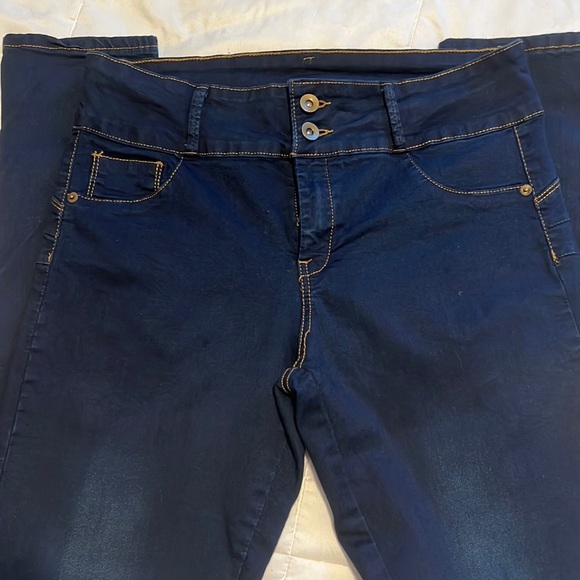 My fit jeans
Barely worn but broken zipper (see picture)
Size: 14-20
$7 obo - Picture 4 of 4